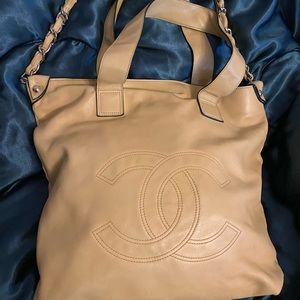 Chanel  very rare lambskin edgy tote bag with pouch in like new condition